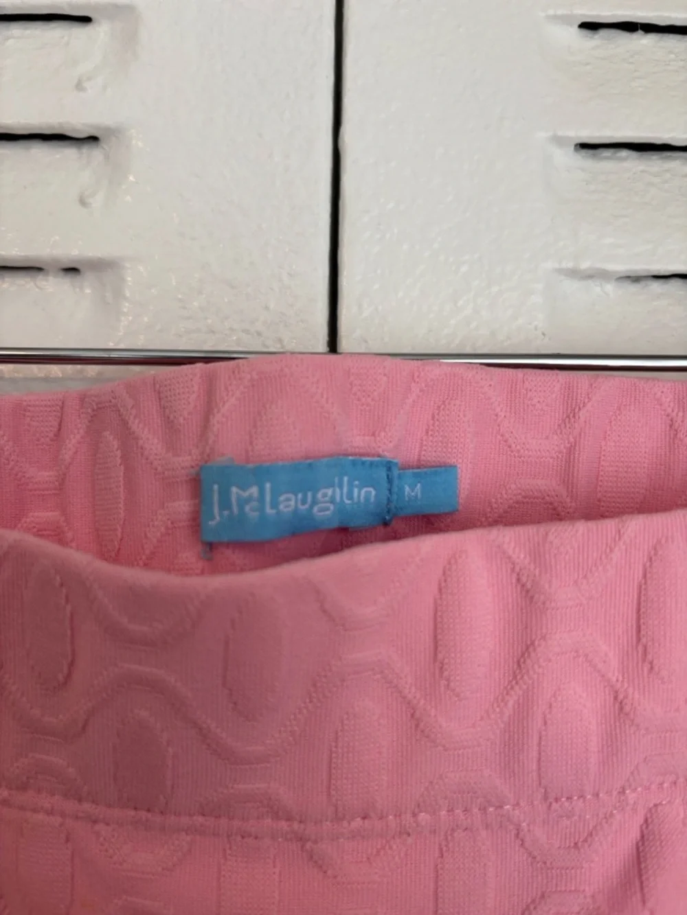 Two J. McLaughlin Pink and white Textured Ruffle Hem Skorts |
Size M | Feminine - Picture 9 of 14